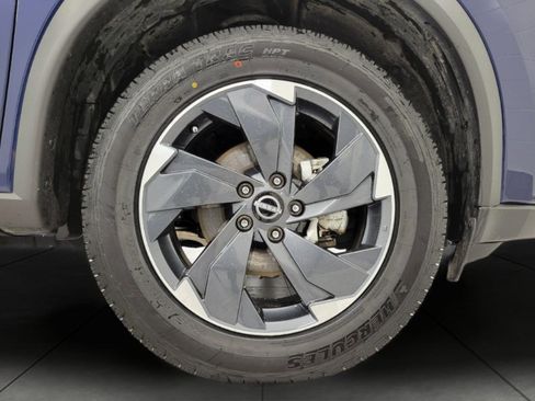 Used 2025 Nissan Rogue SV image 4