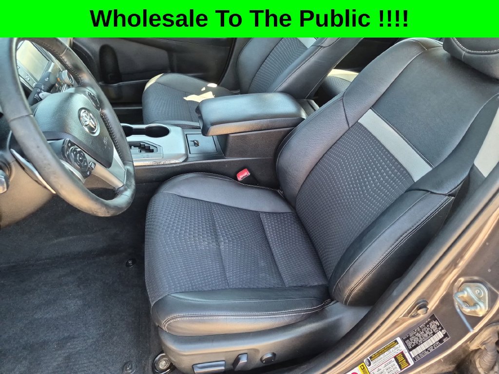 Used 2014 Toyota Camry SE w/ Moonroof Package FWD image 13