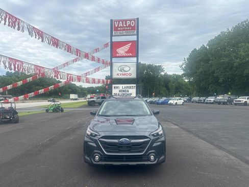 Used 2023 Subaru Outback Premium image 3