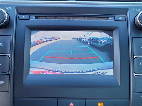 Used 2015 Toyota Camry SE image 17