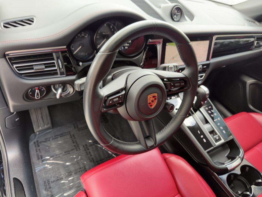 Used 2023 Porsche Macan Turbo AWD/4WD image 4