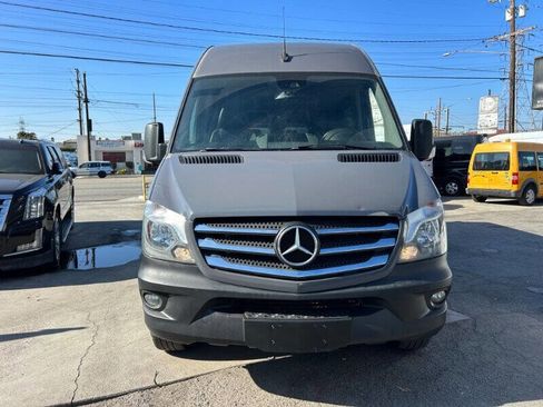 Used 2018 Mercedes-Benz Sprinter 2500 image 2