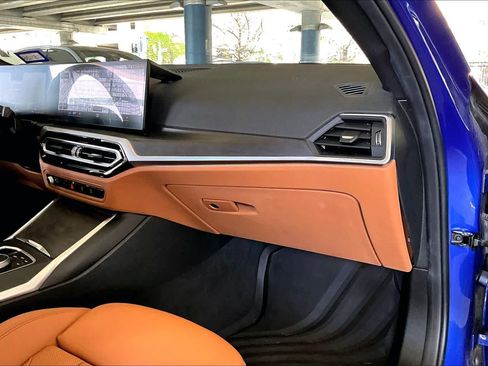 Used 2023 BMW 330i Sedan w/ M Sport Package image 18