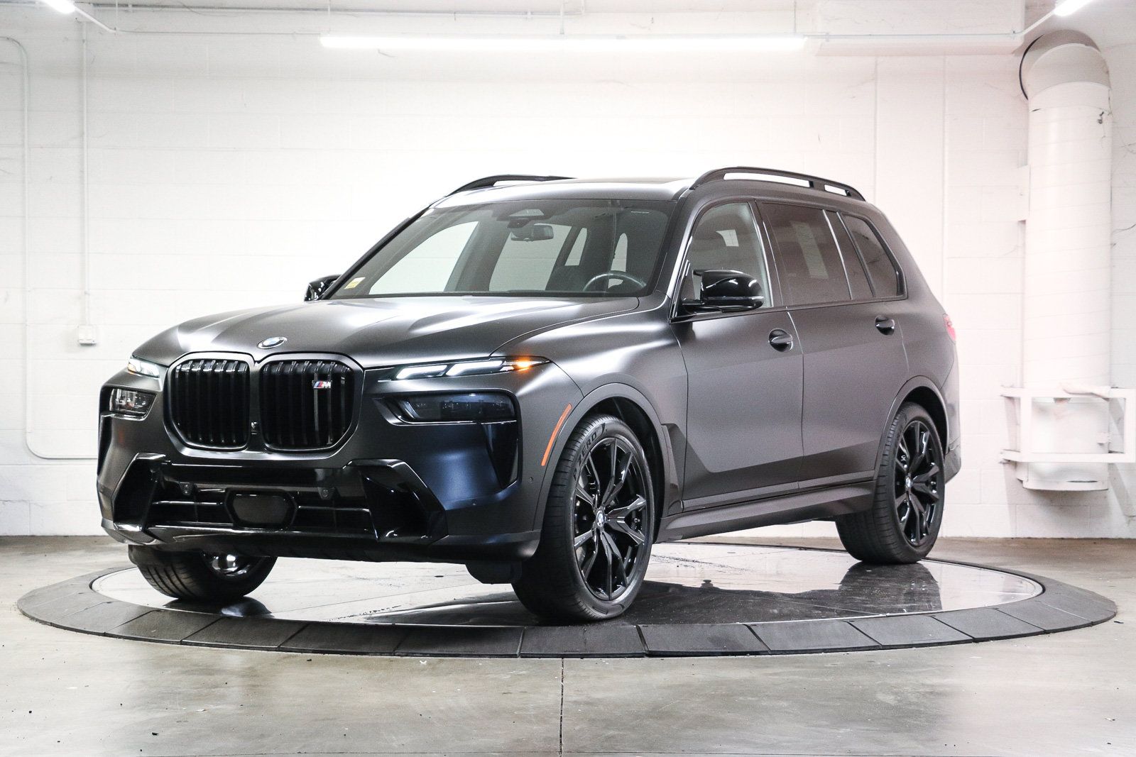 Certified 2024 BMW X7 M60i w/ Executive Package AWD/4WD image 3