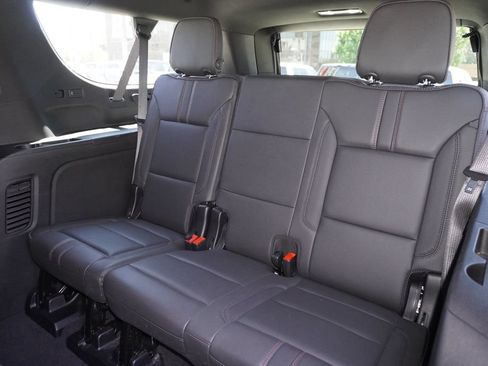 Used 2026 Chevrolet Suburban RST RWD image 10