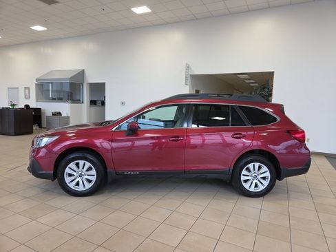 Used 2018 Subaru Outback 2.5i Premium image 2