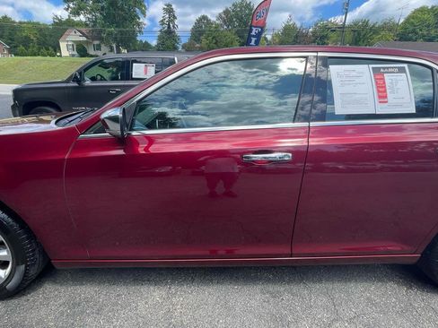 Used 2018 Chrysler 300 Limited w/ Safetytec Plus Group AWD/4WD image 3