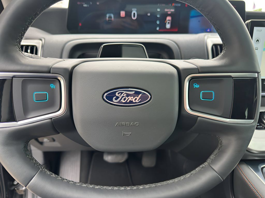 Used 2025 Ford Expedition Active AWD/4WD image 3