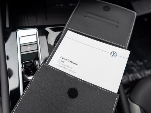 Certified 2026 Volkswagen Atlas Peak Edition AWD/4WD image 33
