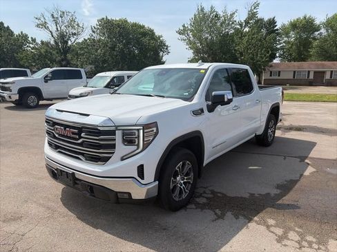 Used 2025 GMC Sierra 1500 SLT AWD/4WD image 2