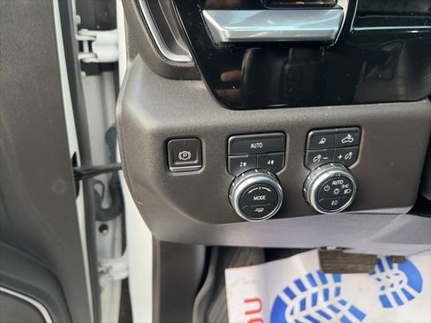 Used 2022 GMC Sierra 1500 SLT w/ SLT Convenience Package AWD/4WD image 19