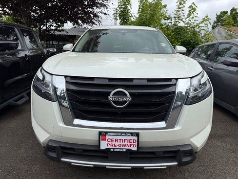 Used 2023 Nissan Pathfinder Platinum AWD/4WD image 3