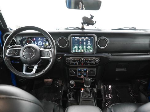 Used 2022 Jeep Wrangler Unlimited Sahara w/ Cold Weather Group AWD/4WD image 15