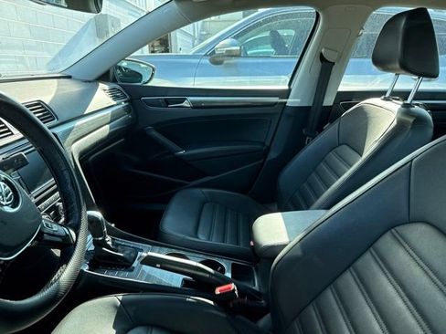 Used 2017 Volkswagen Passat 1.8T SEL Premium FWD image 10