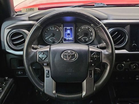 Used 2019 Toyota Tacoma TRD Off-Road w/ Technology Package image 19