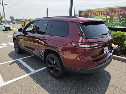 Used 2024 Jeep Grand Cherokee L Limited w/ Black Appearance Package AWD/4WD image 8