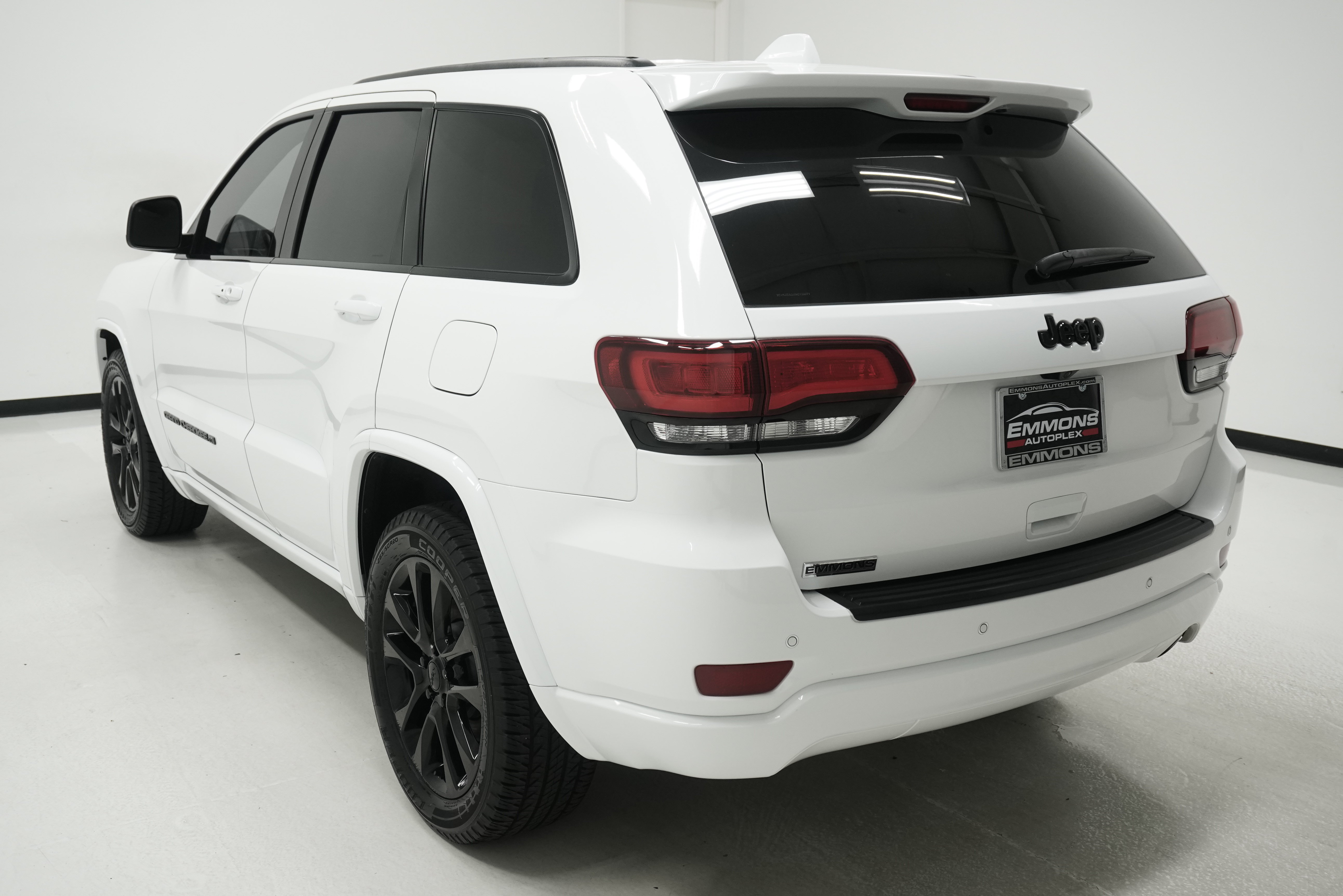 Used 2022 Jeep Grand Cherokee Laredo X RWD image 6