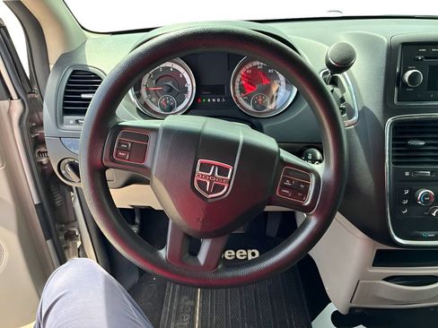 Used 2012 Dodge Grand Caravan SXT FWD image 21