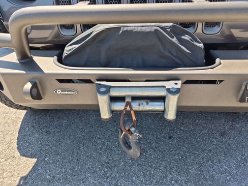 Used 2016 Jeep Wrangler Unlimited Sahara AWD/4WD image 37