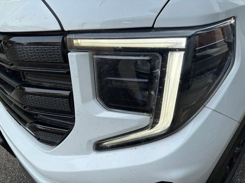 Used 2022 GMC Sierra 1500 Elevation AWD/4WD image 2