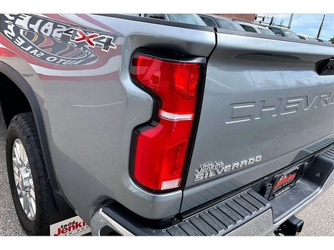 Used 2025 Chevrolet Silverado 3500 LTZ AWD/4WD image 33