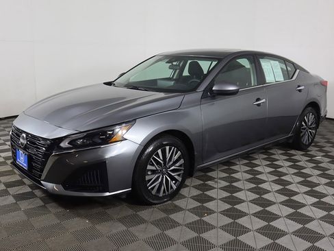 Used 2023 Nissan Altima 2.5 SV w/ SV Premium Package image 8