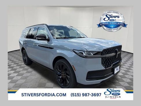 Used 2025 Lincoln Navigator Reserve w/ Jet Appearance Package AWD/4WD image 1
