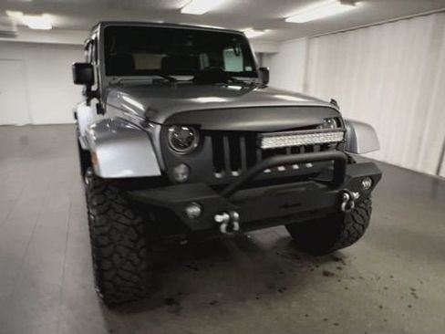 Used 2016 Jeep Wrangler Unlimited Sahara w/ Connectivity Group AWD/4WD image 3