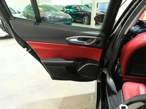 Used 2018 Alfa Romeo Giulia Ti w/ Nero Edizione RWD image 21