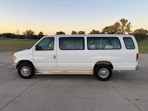 Used 1998 Ford E-350 and Econoline 350 XL image 3