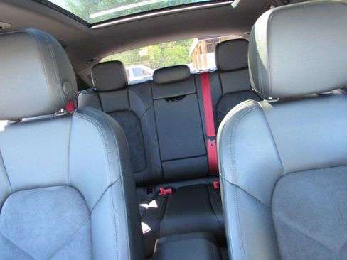 Used 2018 Porsche Macan AWD/4WD image 34