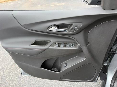 Used 2024 Chevrolet Equinox RS FWD image 21
