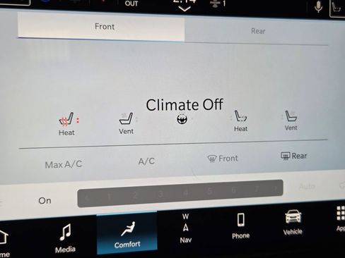 Certified 2025 Chrysler Pacifica Limited image 7