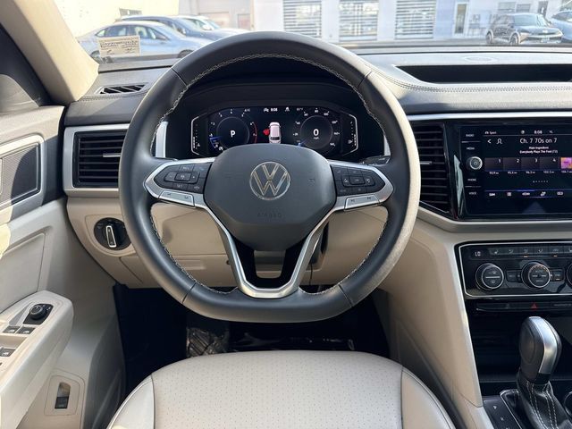 Used 2023 Volkswagen Atlas SE w/ Panoramic Sunroof Package AWD/4WD image 12