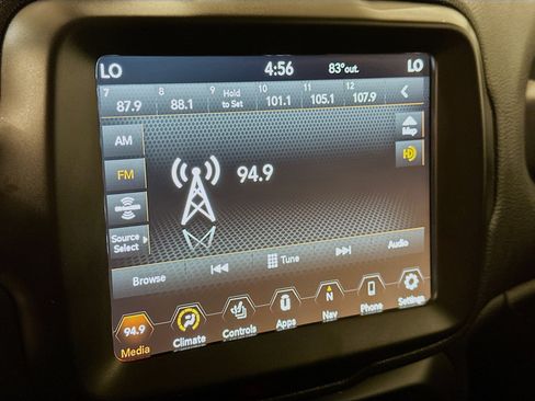 Used 2022 Jeep Renegade Latitude w/ Convenience Group AWD/4WD image 21