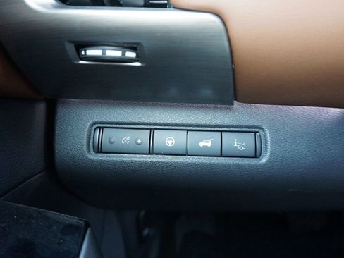 Used 2025 Nissan Pathfinder Platinum image 5