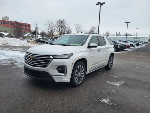 Used 2023 Chevrolet Traverse Premier image 7
