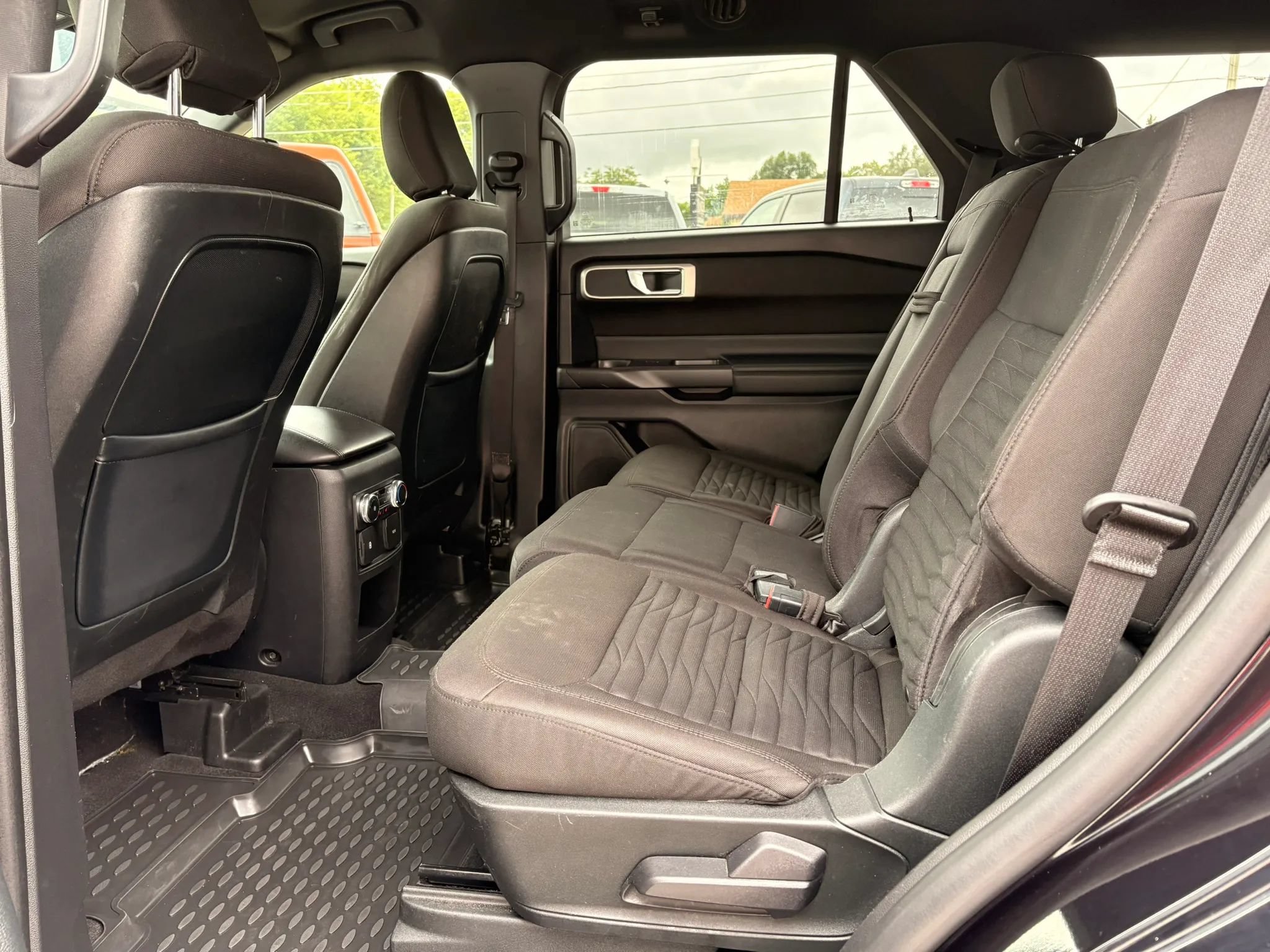 Used 2020 Ford Explorer XLT w/ Comfort Package AWD/4WD image 15