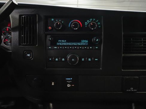 Used 2021 GMC Savana 2500 w/ Driver Convenience Package RWD image 21