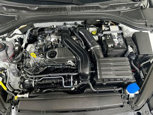 Used 2024 Volkswagen Jetta SE FWD image 31