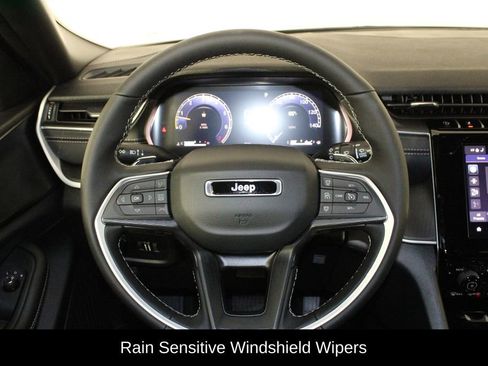 New 2025 Jeep Grand Cherokee Altitude image 23