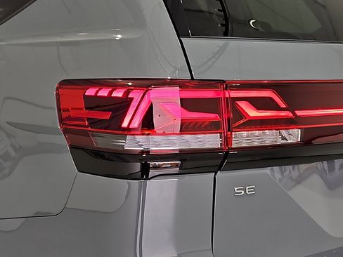 New 2026 Volkswagen Atlas Peak Edition AWD/4WD image 8