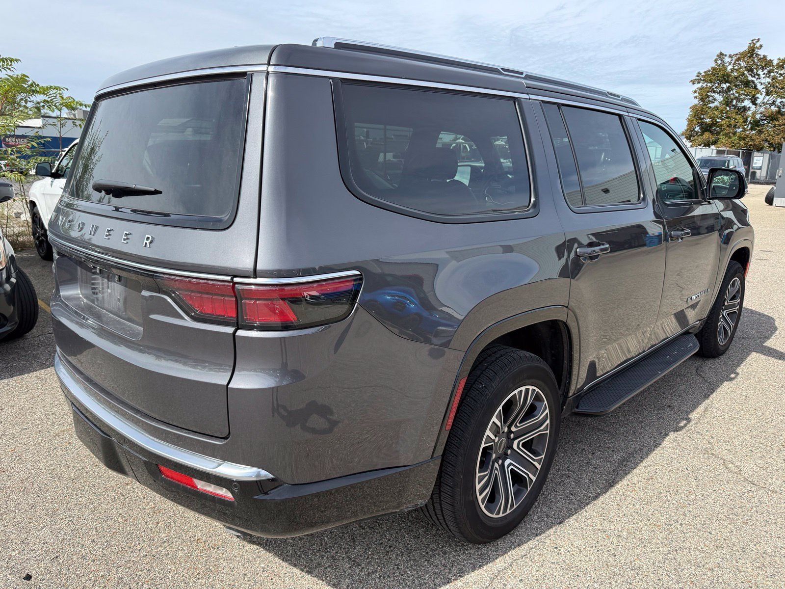 Used 2025 Jeep Wagoneer Series II AWD/4WD image 2