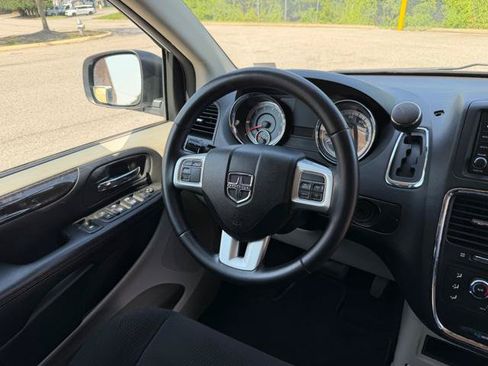 Used 2017 Dodge Grand Caravan SE w/ Power Window Group FWD image 11