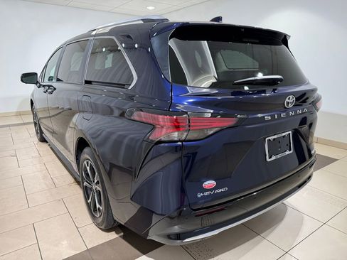 New 2026 Toyota Sienna Platinum image 3