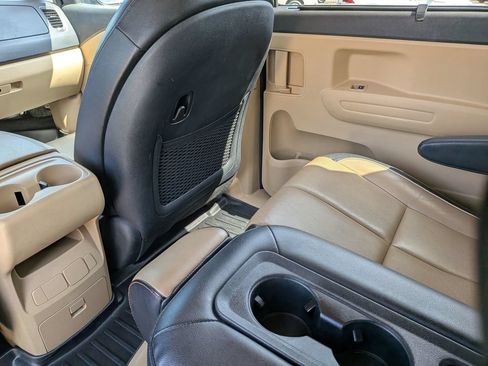 Used 2017 Kia Sedona LX w/ LX Essentials Premium Package FWD image 35