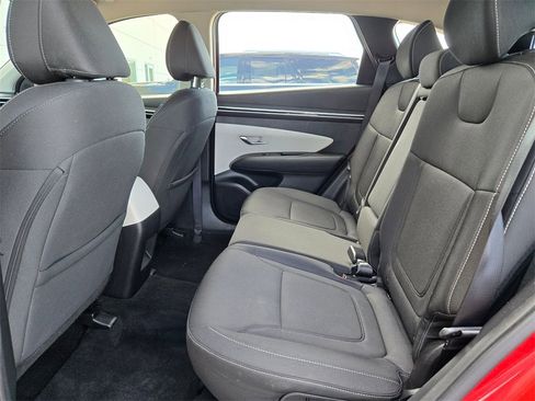 Used 2023 Hyundai Tucson SE image 14