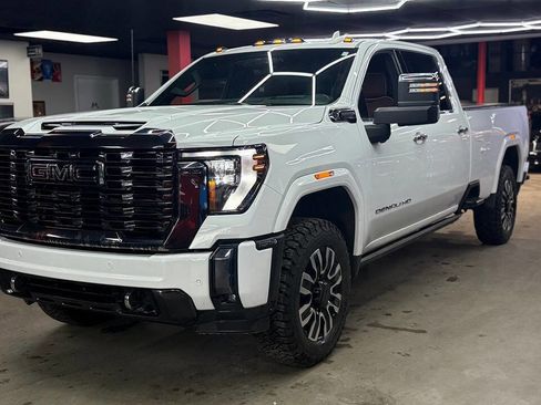 Used 2024 GMC Sierra 2500 Denali Ultimate AWD/4WD image 1