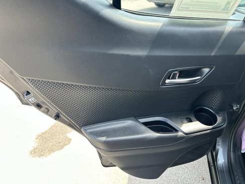 Used 2021 Toyota C-HR LE FWD image 22