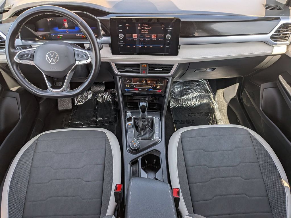 Used 2025 Volkswagen Taos SE AWD/4WD image 24